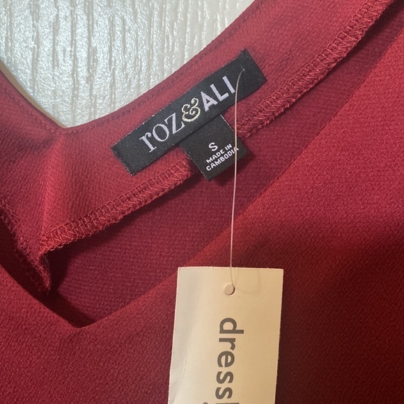 Dress Barn Roz and Ali size S Burgundy bell ruffle long sleeve top - Picture 2 of 5